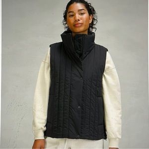 Lululemon Water-Repellent Insulated
Vest Black